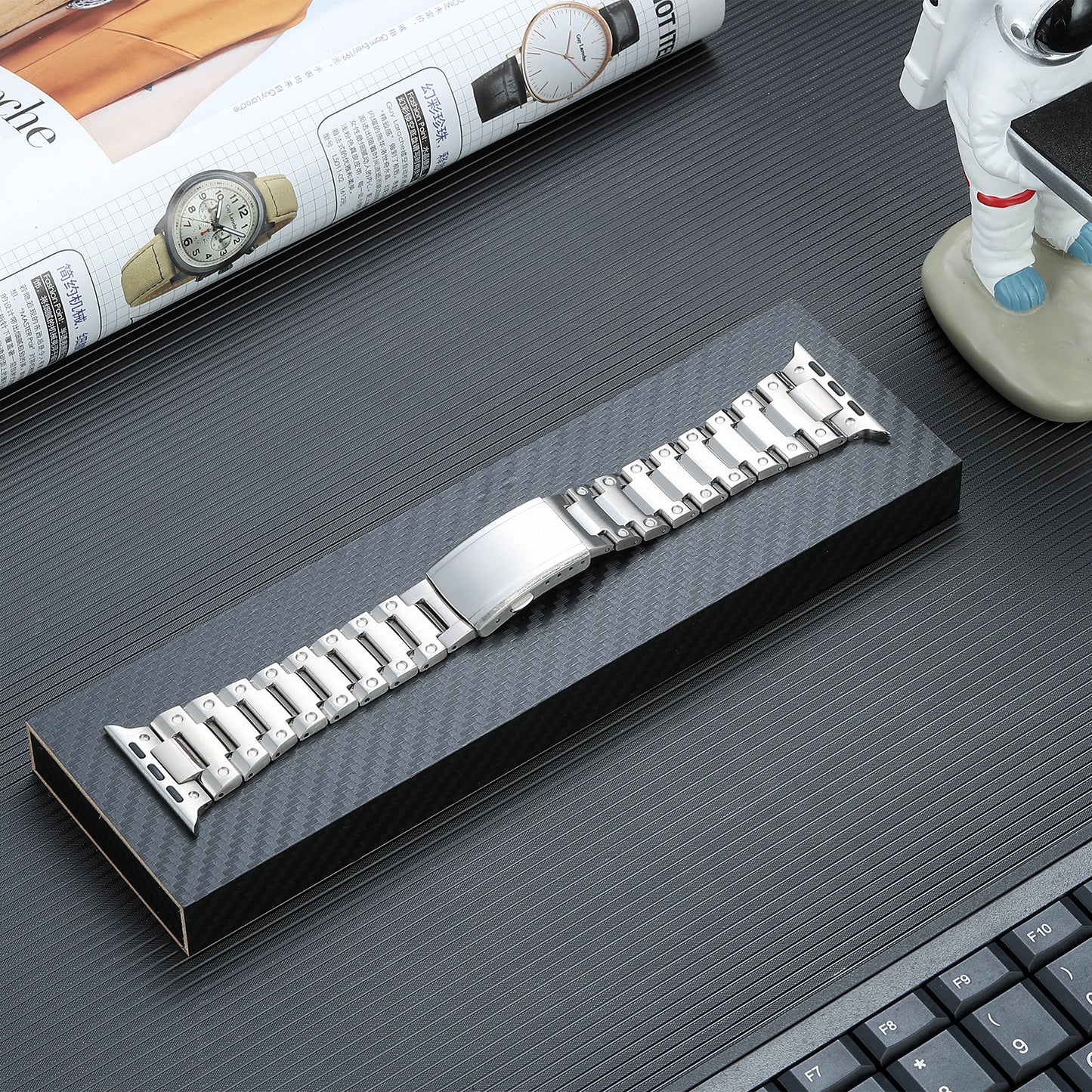 For Apple Watch Series 8 / 7 41mm / 6 / 5 / 4 / SE / SE (2022) 40mm / 3 / 2 / 1 38mm Replacement Wrist Band Titanium Steel Watch Strap - Silver