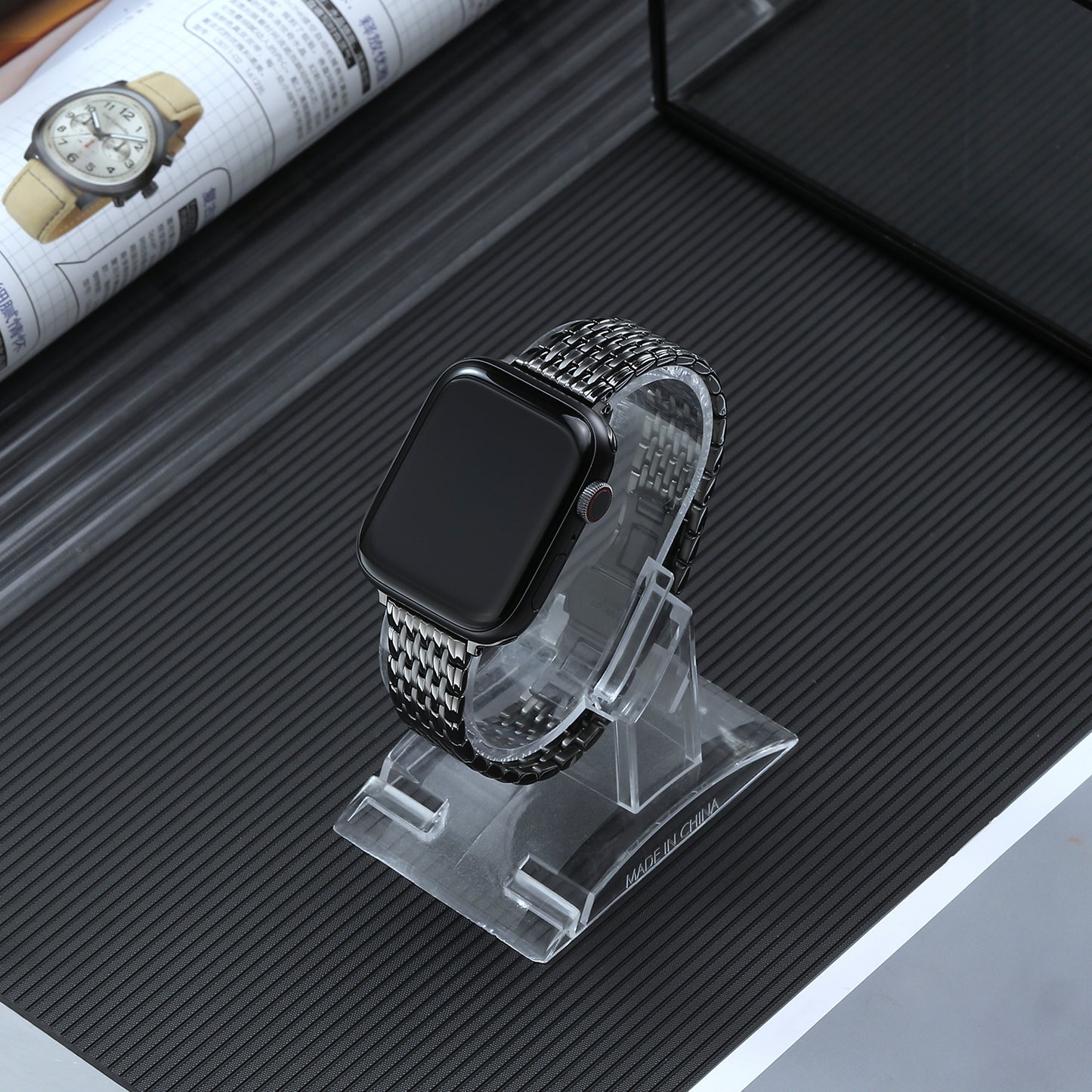 Uniqkart for Apple Watch Ultra 49mm / Series 8 7 45mm / 6 5 4 SE (2022) SE 44mm / 3 2 1 42mm Stylish Wrist Strap Stainless Steel Watch Band - Grey