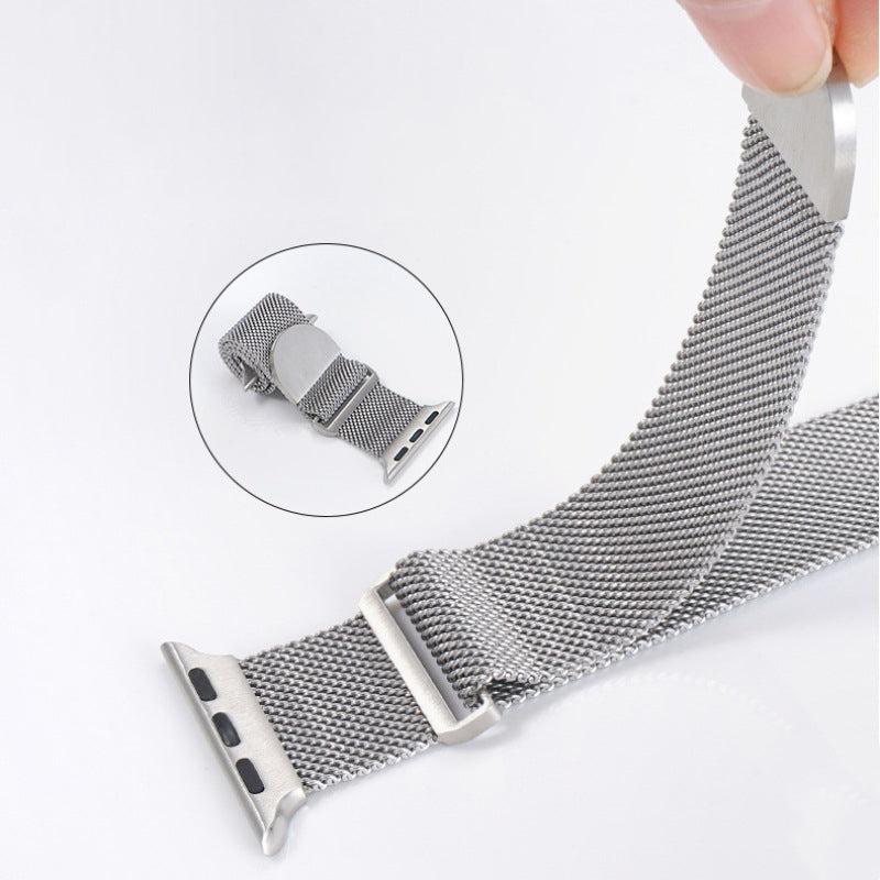 Uniqkart for Apple Watch Ultra 49mm / Series 8 7 45mm / 6 5 4 SE (2022) SE 44mm / 3 2 1 42mm Metal Watch Strap Milanese Magnetic Watchband - Red