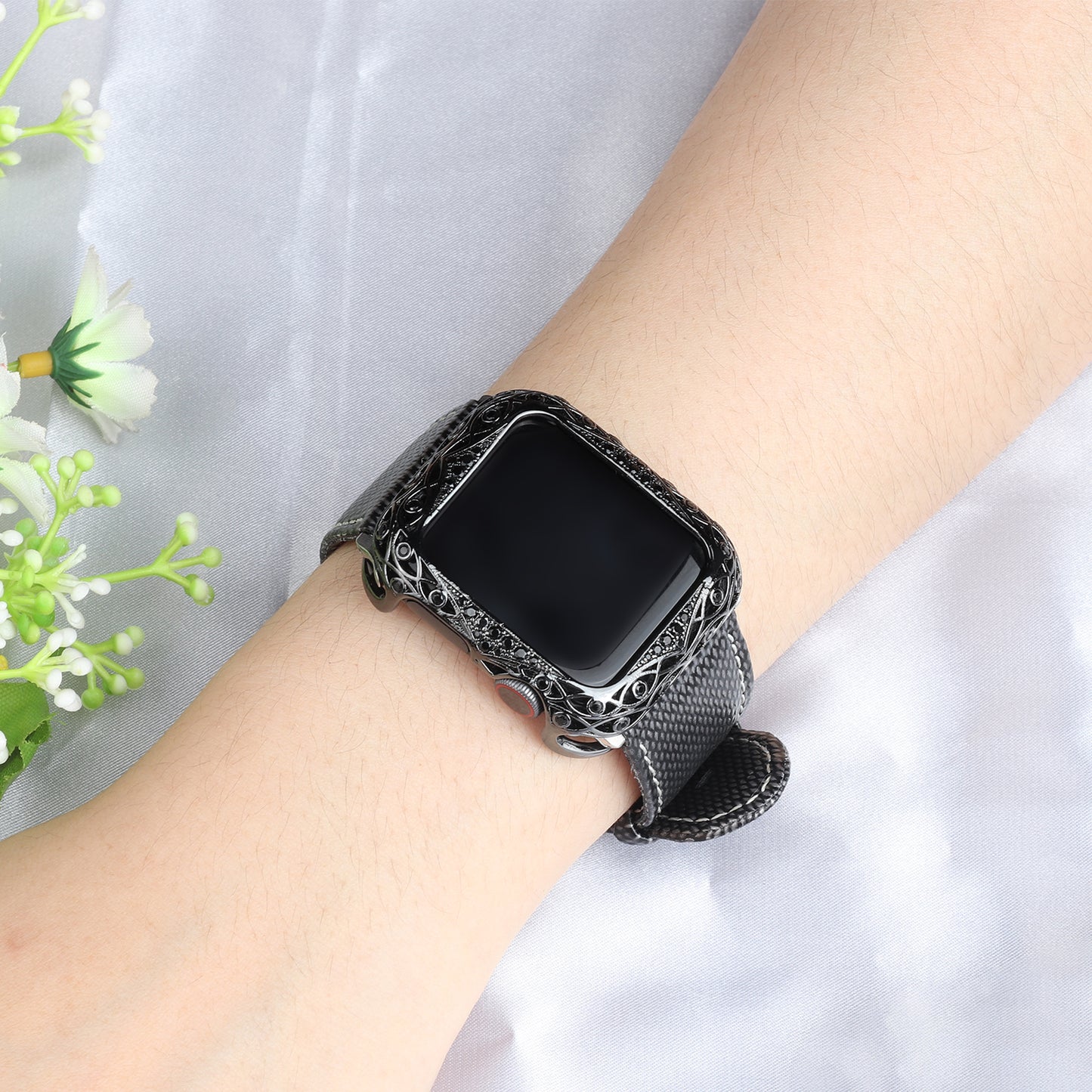 Zircon Decor Hollow-out Copper Protective Watch Case Shell for Apple Watch Series 4 / 5 / 6 44mm / SE 44mm / SE (2022) 44mm - Black