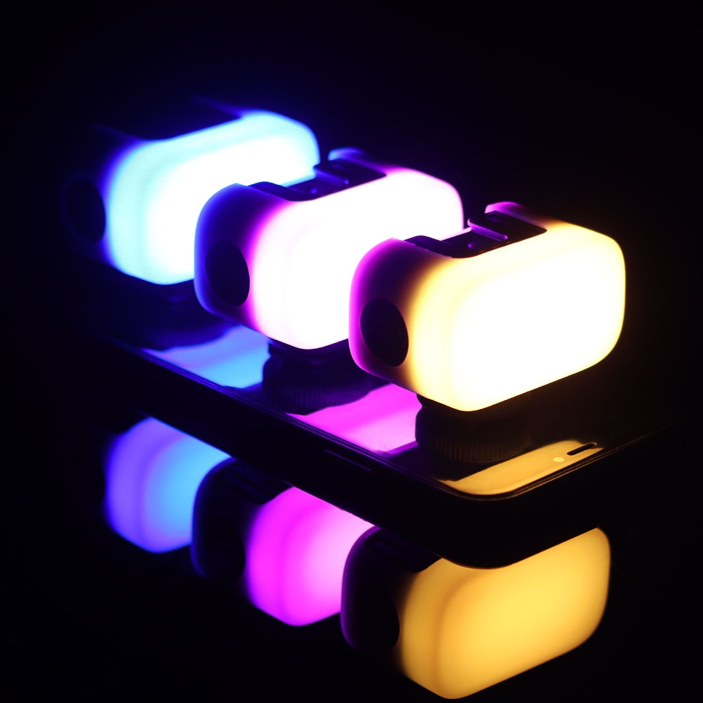 Uniqkart VL15 Mini RGB LED Video Light for Smartphone SLR Camera Youtube Tiktok Live Vlog Lighting