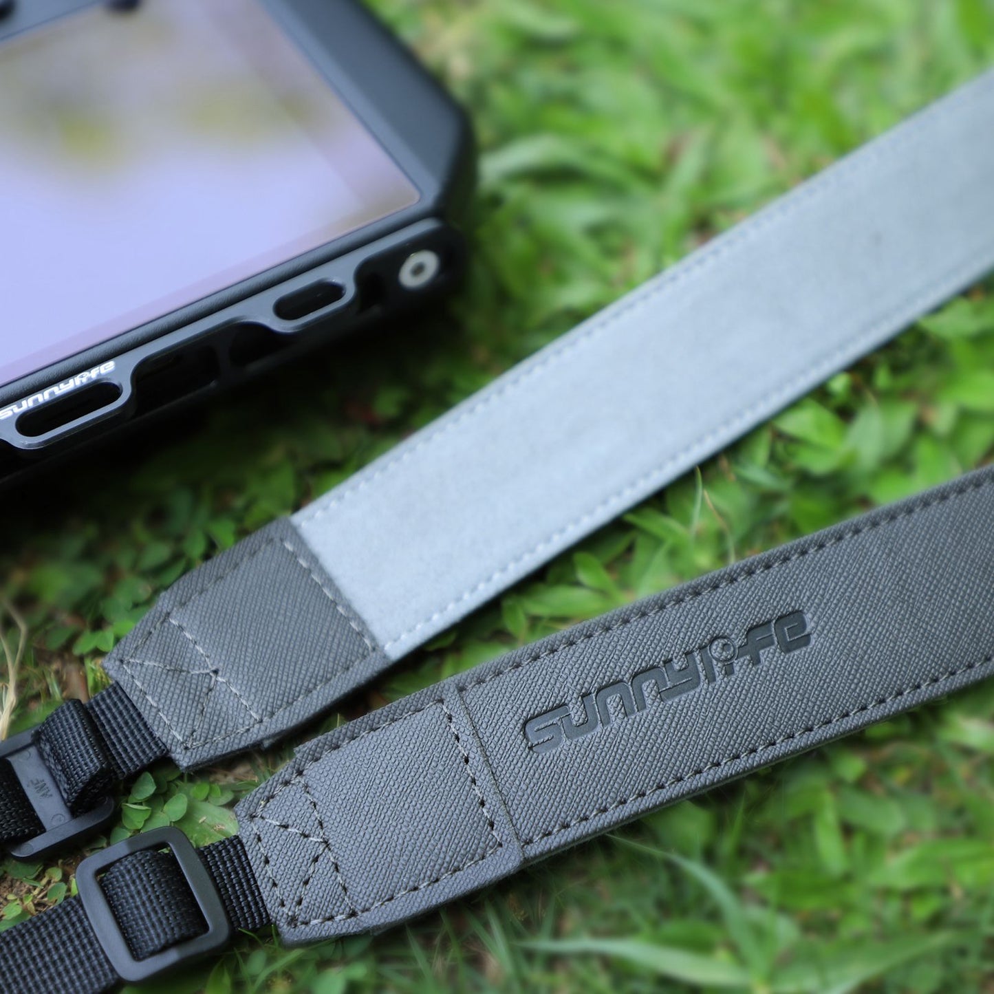 SUNNYLIFE GS377 Multi-use Bracket Comfortable Shoulder Lanyard for RC Pro/Smart Controller Accessories with Metal Hook + PU Leather Strap