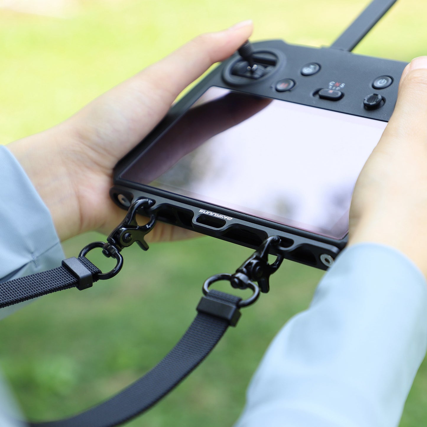 SUNNYLIFE GS377 Multi-use Bracket Comfortable Shoulder Lanyard for RC Pro/Smart Controller Accessories with Metal Hook + PU Leather Strap