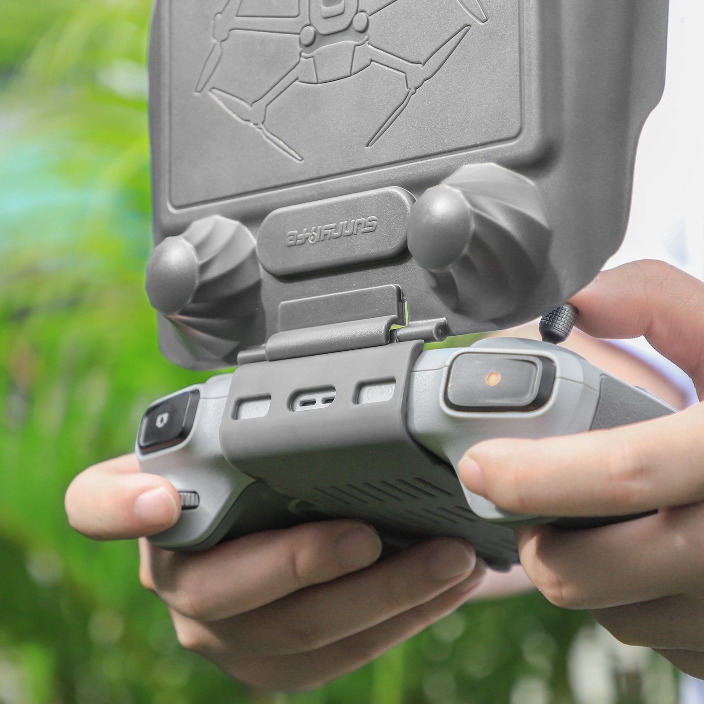 SUNNYLIFE MM3-YK466 for DJI RC Remote Control 2-in-1 Plastic Protective Cover Sun Hood