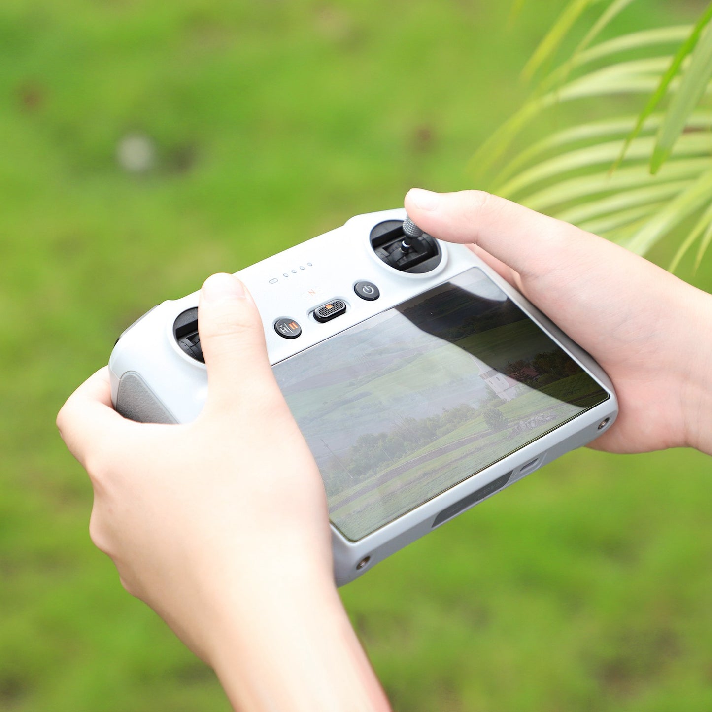 SUNNYLIFE MM3-YK466 for DJI RC Remote Control 2-in-1 Plastic Protective Cover Sun Hood