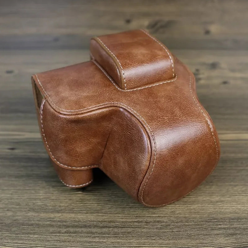 PU Leather Protective Bag for Canon EOS R10 18-45mm Lens, Vintage Mini Storage Bag Cover with Shoulder Strap - Brown