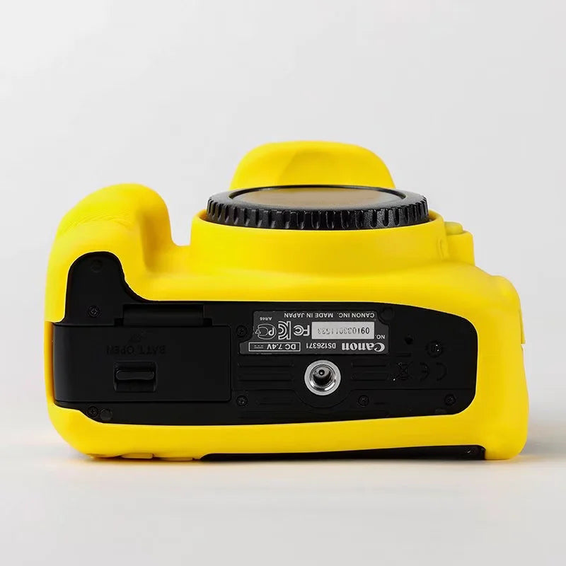 Uniqkart for Canon EOS 700D / 650D / 600D Soft Silicone Skin Case Protective Cover Anti-scratch Camera Bag - Yellow