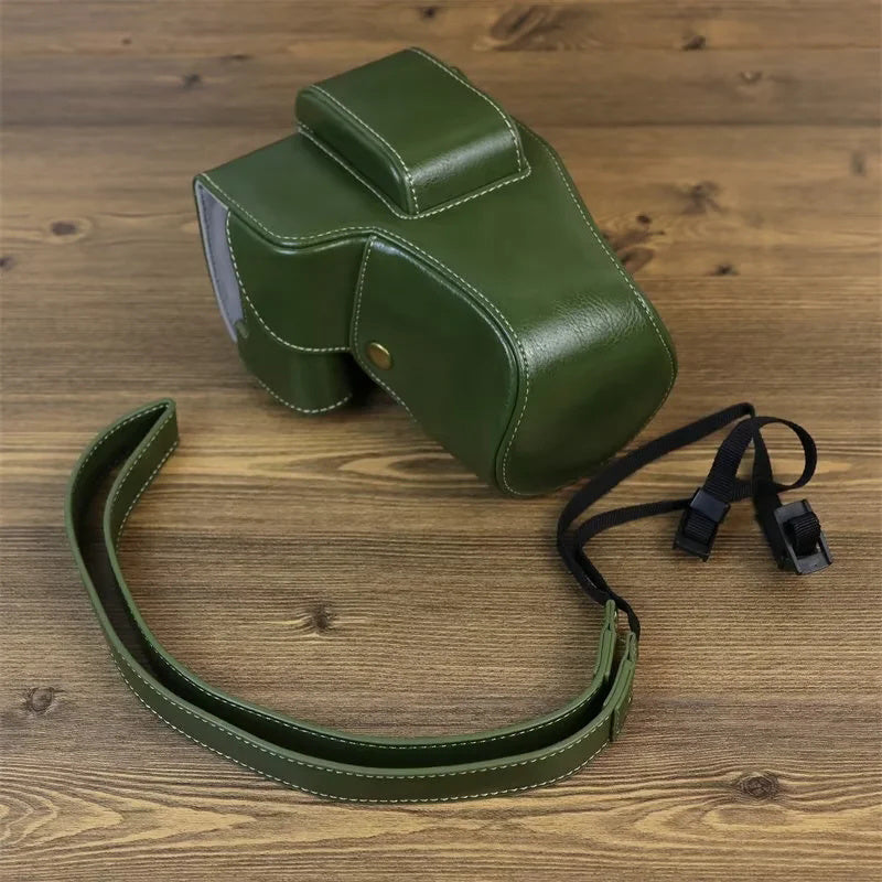 Camera Bag for Canon EOS 200D / 250D(200D II), Retro PU Leather Digital Camera Anti-scratch Protective Cover with Shoulder Strap - Green