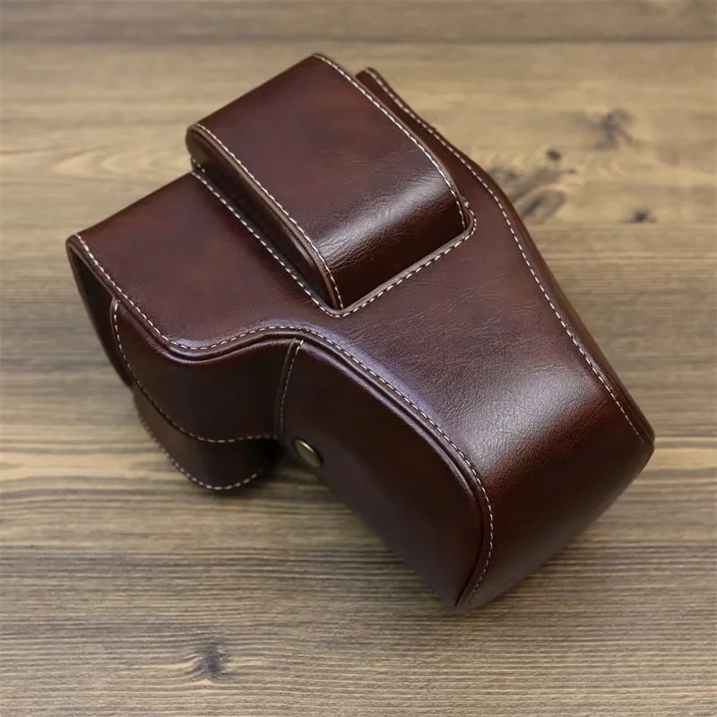 Camera Bag for Canon EOS 200D / 250D(200D II), Retro PU Leather Digital Camera Anti-scratch Protective Cover with Shoulder Strap - Coffee