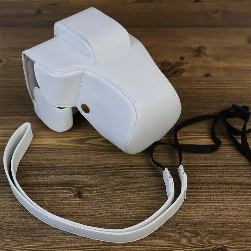 Camera Bag for Canon EOS 200D / 250D(200D II), Retro PU Leather Digital Camera Anti-scratch Protective Cover with Shoulder Strap - White