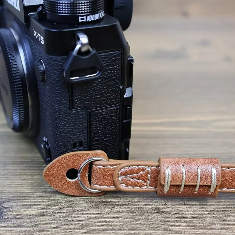 Uniqkart for Fujifilm xt5 / xh2 / xt4 / xs10 / xt30II Camera PU Leather Hand Strap SLR Camera Anti-lost Wrist Rope - White