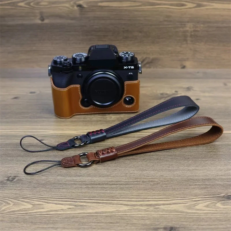 Uniqkart for Fujifilm XT4 / A7r5 / A7M4 / X100v / XH2 Camera Carrying Strap Top Layer Cowhide Leather Quick Release Hand Rope - Black