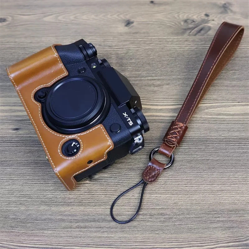 Uniqkart for Fujifilm XT4 / A7r5 / A7M4 / X100v / XH2 Camera Carrying Strap Top Layer Cowhide Leather Quick Release Hand Rope - Coffee