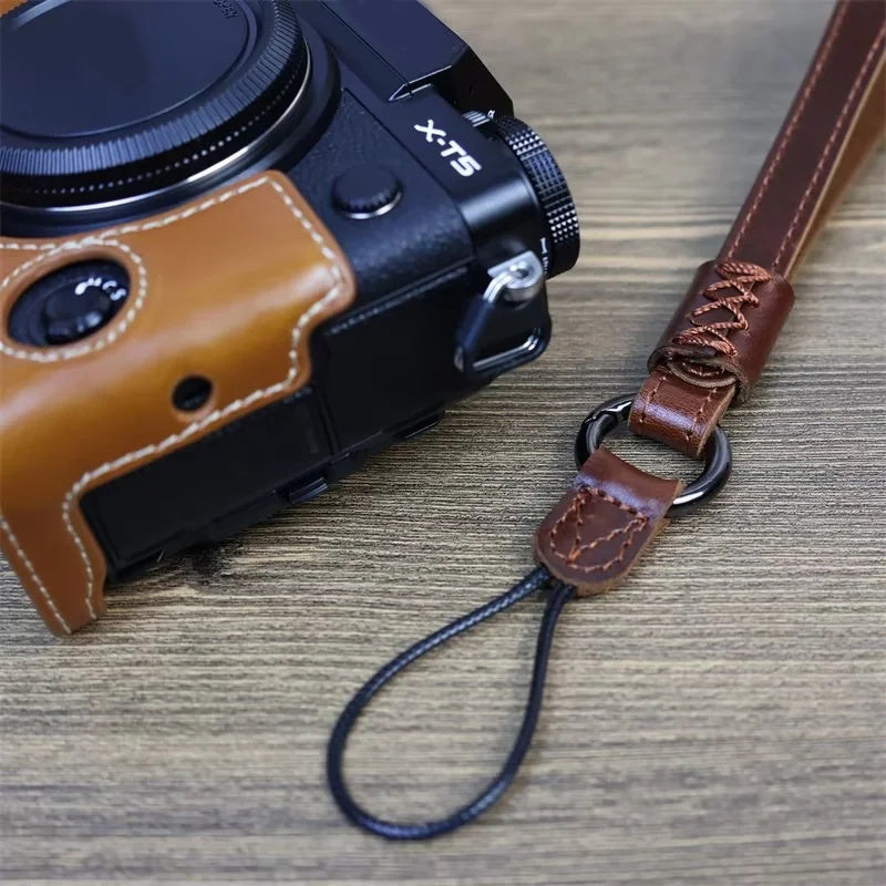 Uniqkart for Fujifilm XT4 / A7r5 / A7M4 / X100v / XH2 Camera Carrying Strap Top Layer Cowhide Leather Quick Release Hand Rope - Coffee