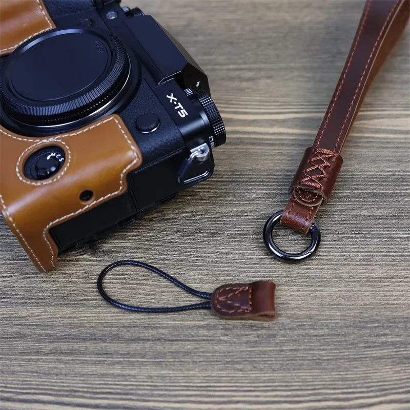 Uniqkart for Fujifilm XT4 / A7r5 / A7M4 / X100v / XH2 Camera Carrying Strap Top Layer Cowhide Leather Quick Release Hand Rope - Coffee
