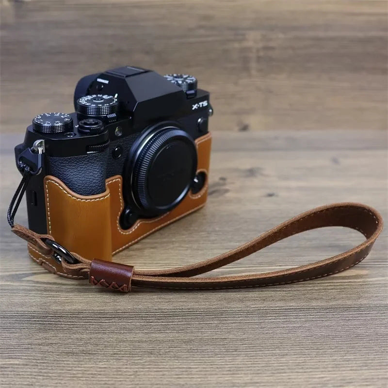 Uniqkart for Fujifilm XT4 / A7r5 / A7M4 / X100v / XH2 Camera Carrying Strap Top Layer Cowhide Leather Quick Release Hand Rope - Coffee