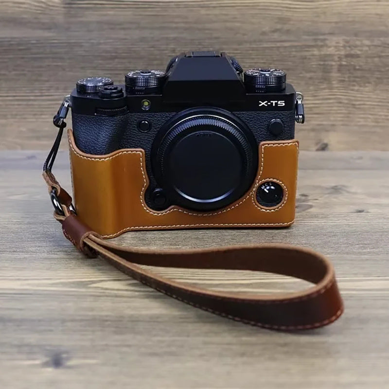 Uniqkart for Fujifilm XT4 / A7r5 / A7M4 / X100v / XH2 Camera Carrying Strap Top Layer Cowhide Leather Quick Release Hand Rope - Coffee