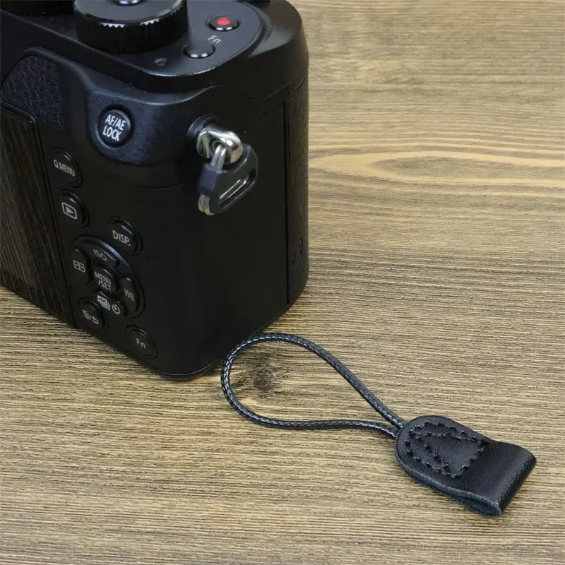 Uniqkart for Sony / Fujifilm / Canon / Panasonic Camera Shoulder Strap Quick Release Slim Sling Strap Neck-mounted Strap - Blackish Green