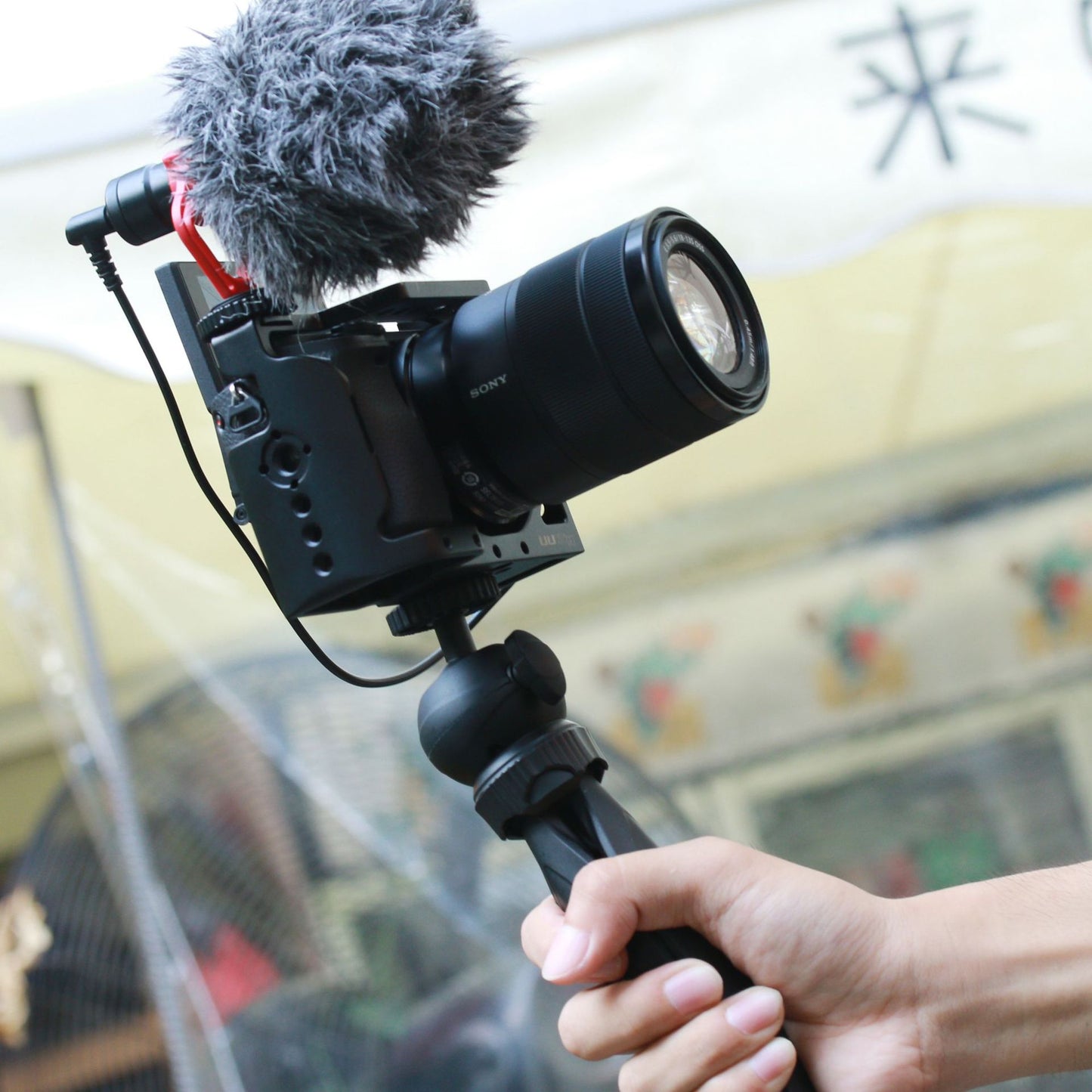 Uniqkart C-6400 Metal Cage Frame Case Camera Photography Accessory for Sony A6400