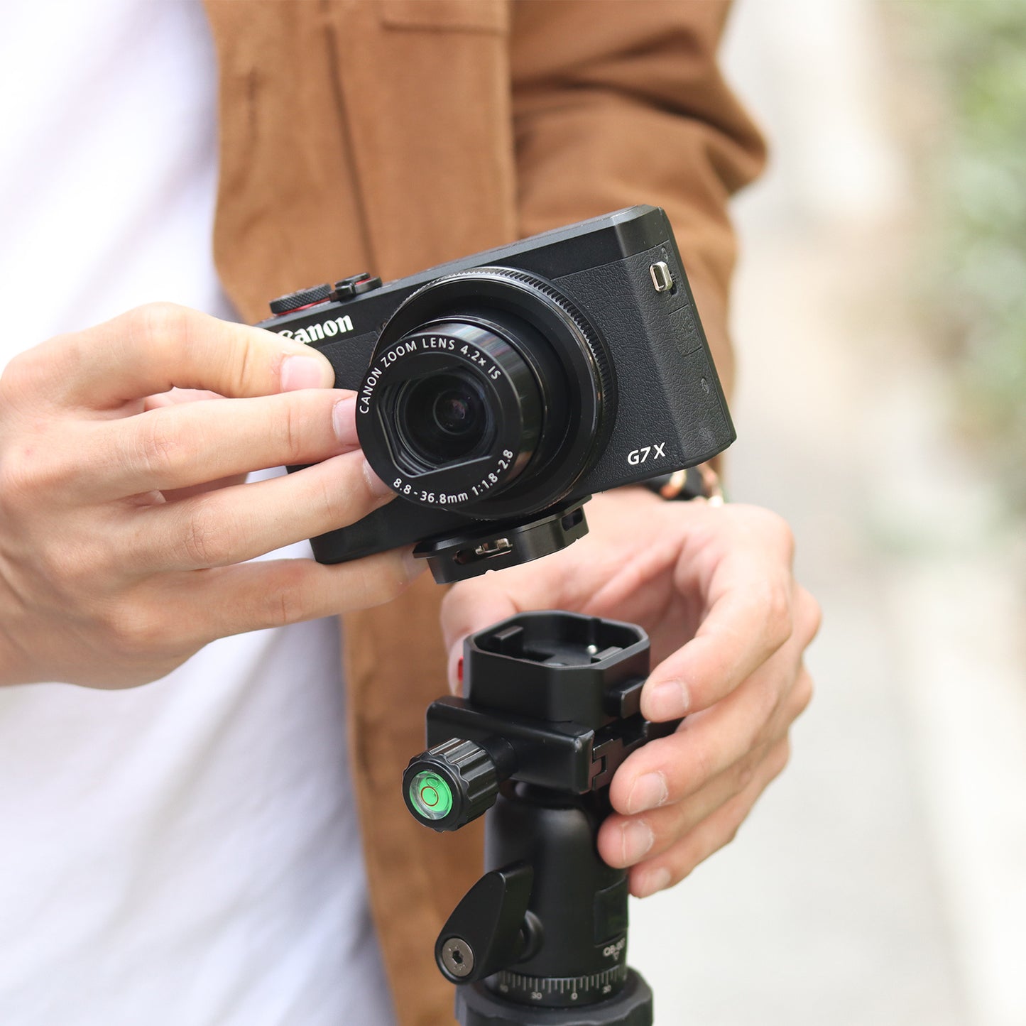 Uniqkart 2341 Claw Aluminum Alloy Quick Release Plate Base Mount for Arca Tripod Stabilizer