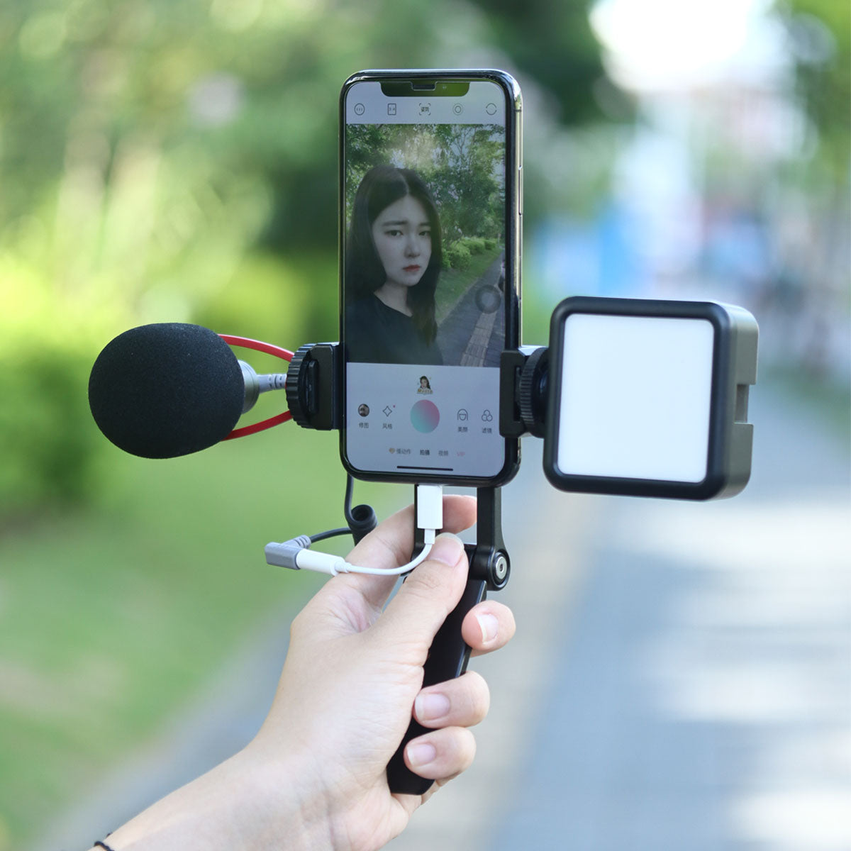 Uniqkart ST-16 Metal Phone Mount Holder Horizontal/Vertical Shooting VLOG Handgrip with Cold Shoe Mount for Microphone LED Light