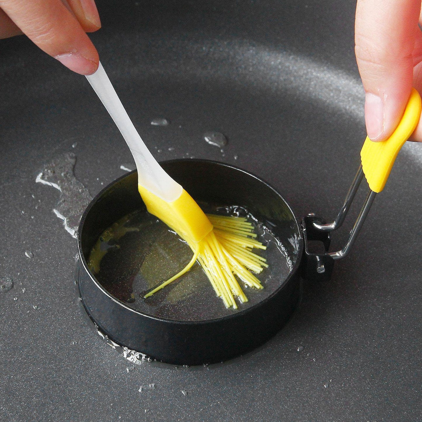 2Pcs/Set Fried Egg Mold Portable Metal Egg Shaper Kitchen Cooking Tool
