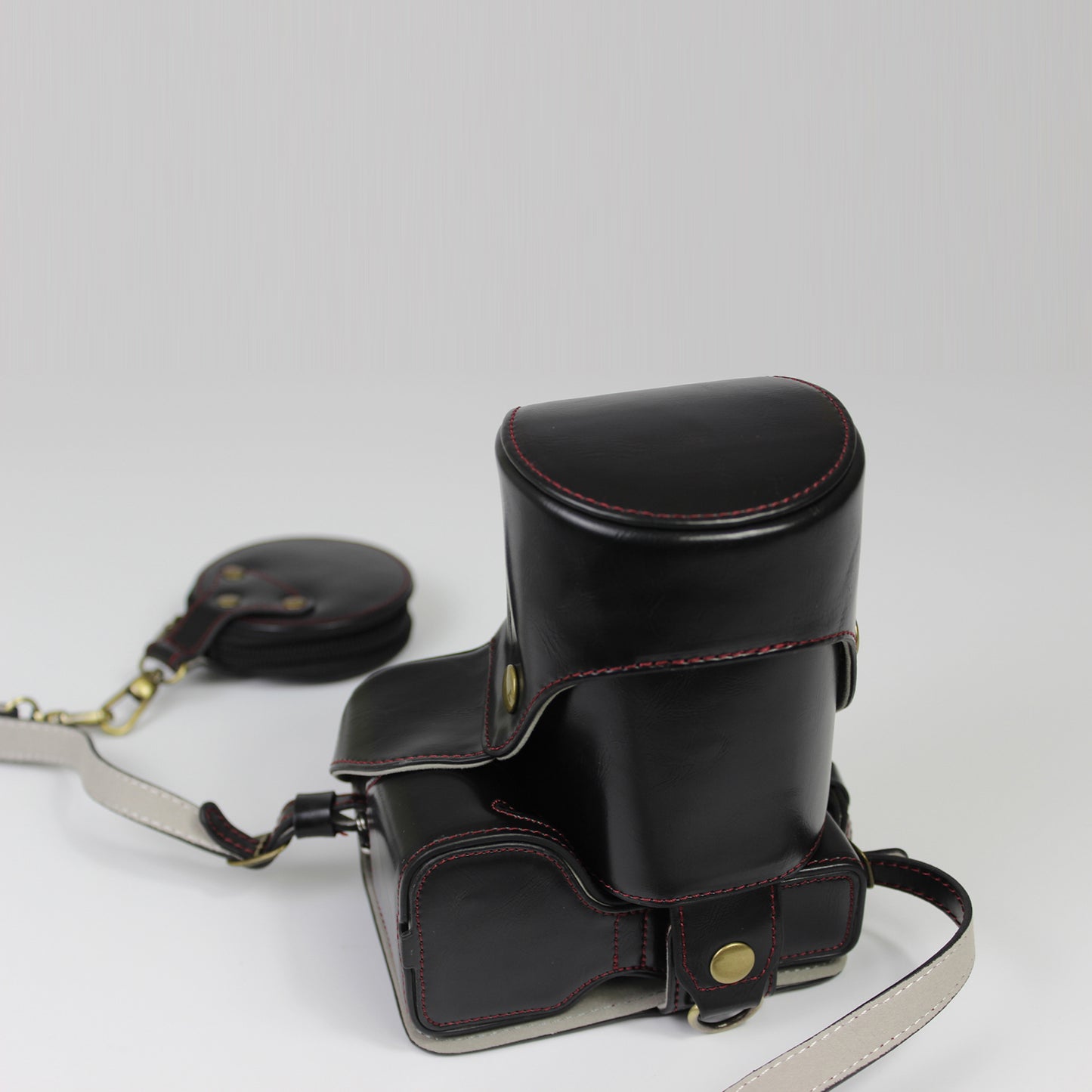 PU Leather Camera Case Bag with Shoulder Strap Lens Storage Cover for Sony Alpha A6600 - Black