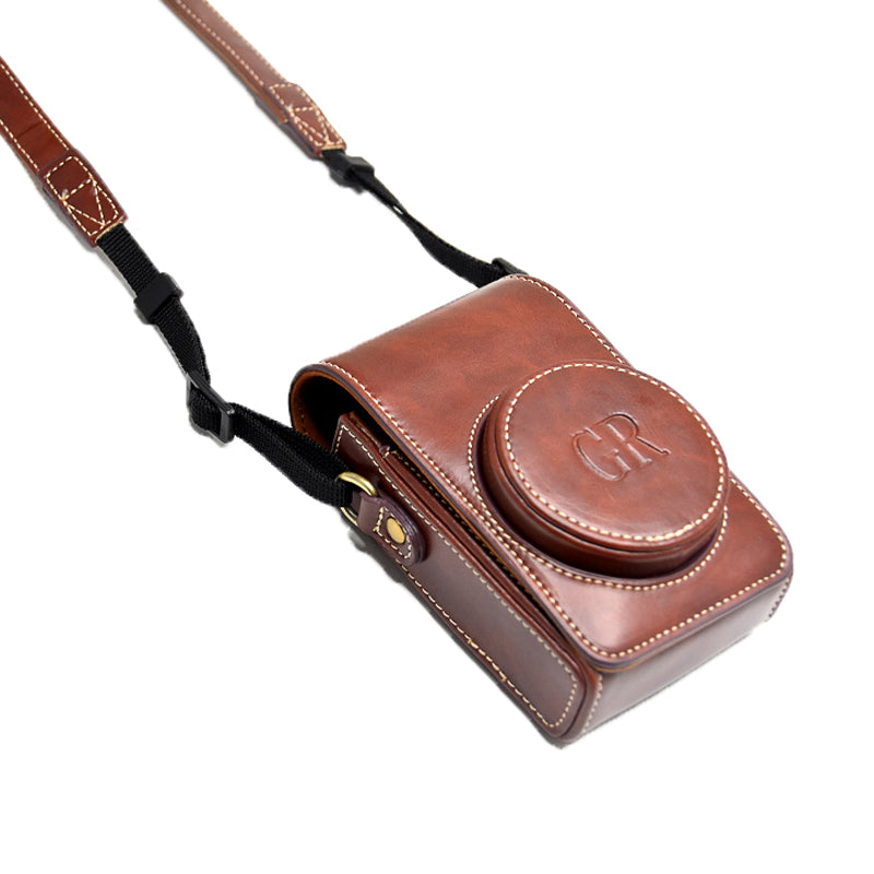 PU Leather Camera Bag Protective Cover with Shoulder Strap for Ricoh GR III/GR II - Brown/with Letters