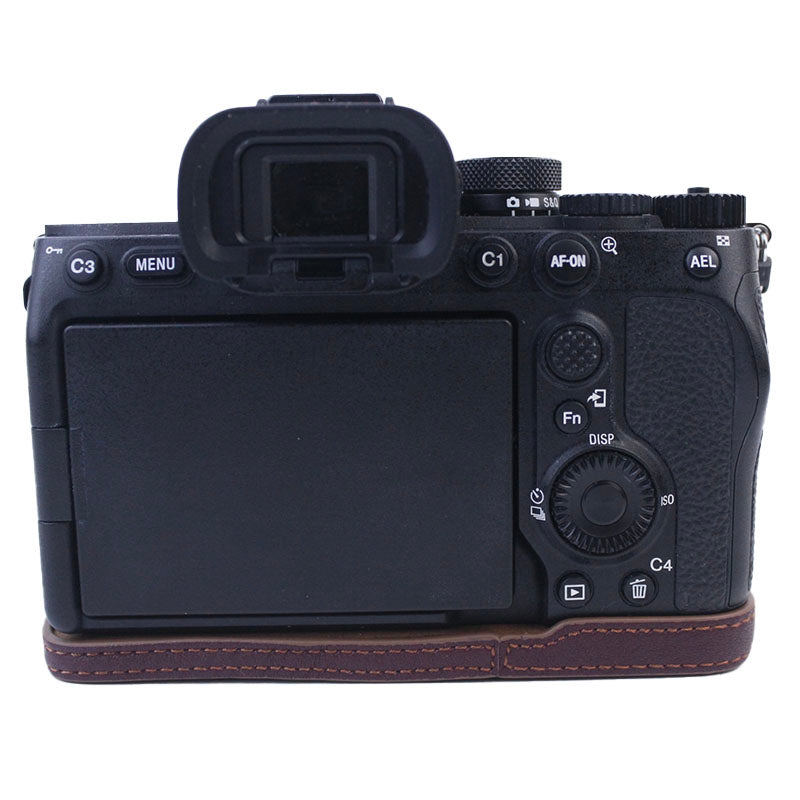 Uniqkart for Sony A7M4 / A1 / A7S III / A7S3 / A7R5 Shockproof Camera Cover Genuine Leather Camera Bottom Case Protective Sleeve - Wine Red