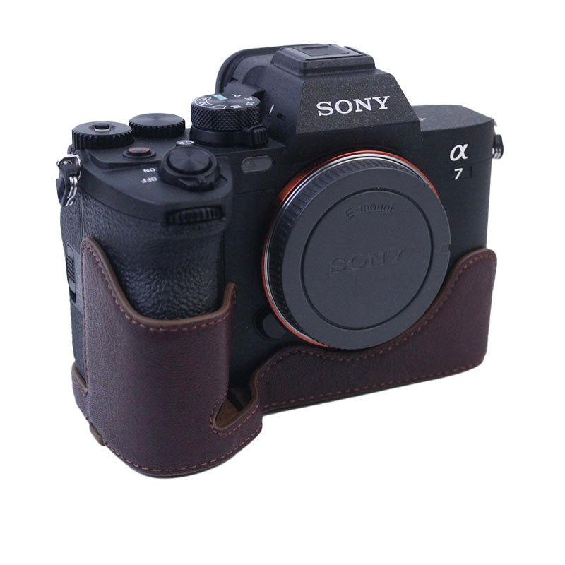 Uniqkart for Sony A7M4 / A1 / A7S III / A7S3 / A7R5 Shockproof Camera Cover Genuine Leather Camera Bottom Case Protective Sleeve - Wine Red