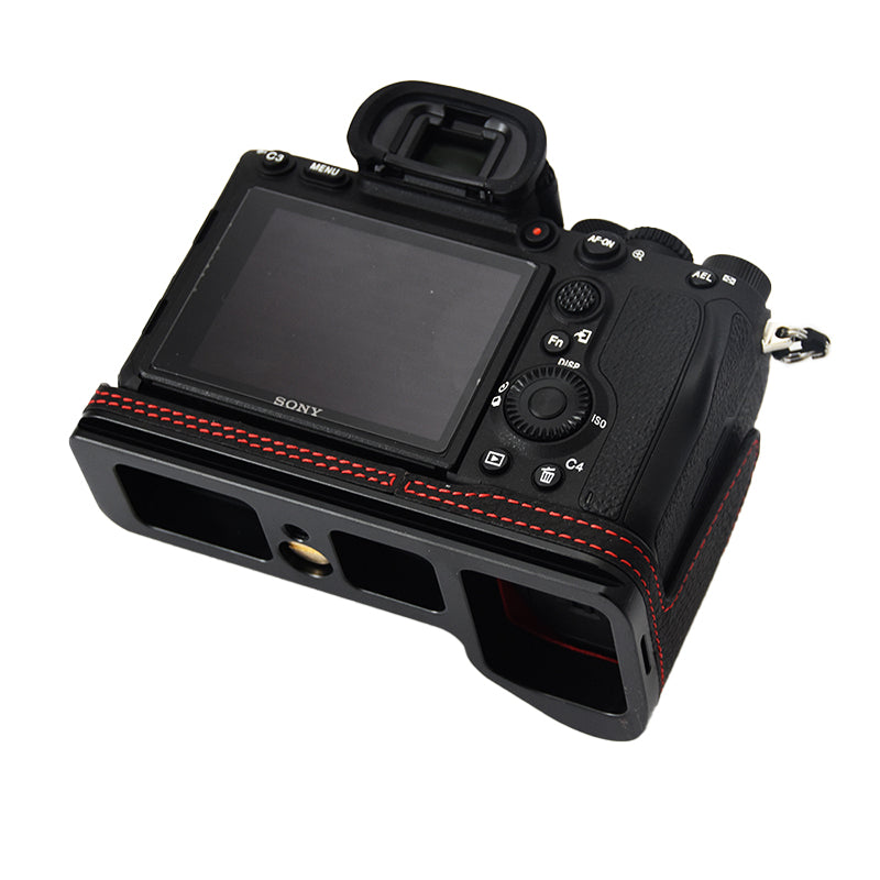 Uniqkart for Sony A7R4/A7M4 Quick Release Plate Metal + Genuine Leather Camera Protection Bottom Case Cover with Hand Strap - Black