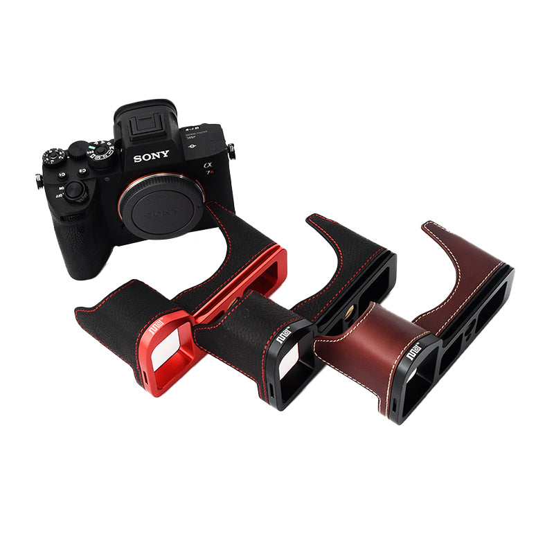Uniqkart for Sony A7R4/A7M4 Quick Release Plate Metal + Genuine Leather Camera Protection Bottom Case Cover with Hand Strap - Coffee/Black Bottom
