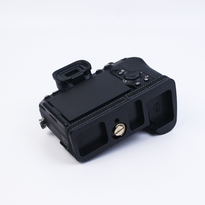 Uniqkart for Sony A7M4/A7S3/A1 Convenient Detachable Camera Bottom Case Protective Half Body Cover Holder - Black