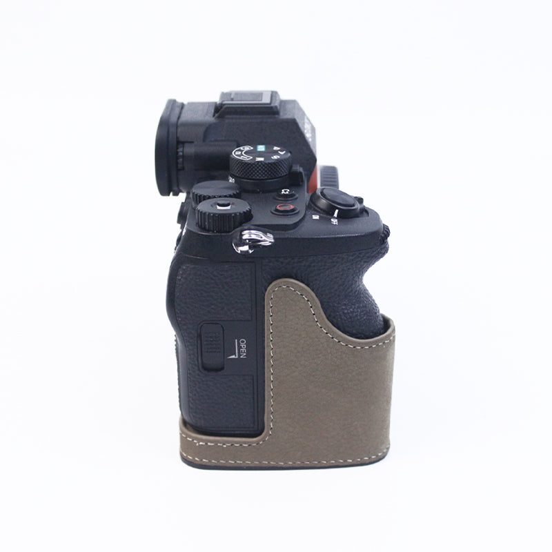 Uniqkart for Sony A7M4/A7S3/A1 Convenient Detachable Camera Bottom Case Protective Half Body Cover Holder - Khaki/Grey