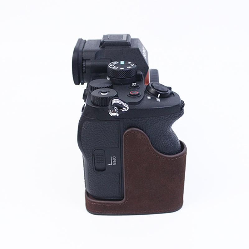 Uniqkart for Sony A7M4/A7S3/A1 Convenient Detachable Camera Bottom Case Protective Half Body Cover Holder - Coffee