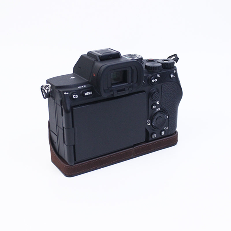Uniqkart for Sony A7M4/A7S3/A1 Convenient Detachable Camera Bottom Case Protective Half Body Cover Holder - Coffee