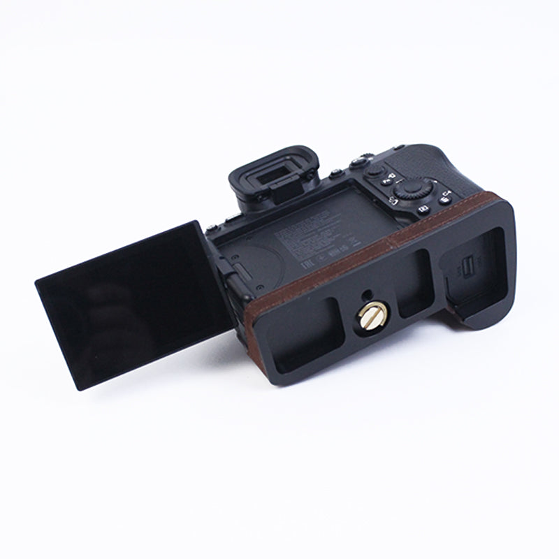 Uniqkart for Sony A7M4/A7S3/A1 Convenient Detachable Camera Bottom Case Protective Half Body Cover Holder - Coffee