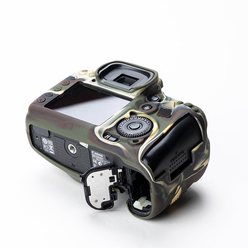 Uniqkart for Canon EOS 7D DSLR Camera Anti-drop Silicone Case Soft Protective Cover - Camouflage