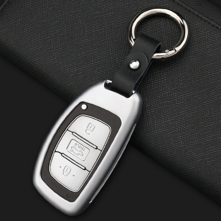 A Style Car Buckle Key Shell Zinc Alloy Car Key Shell Case Key Ring for Hyundai, Random Color Delivery