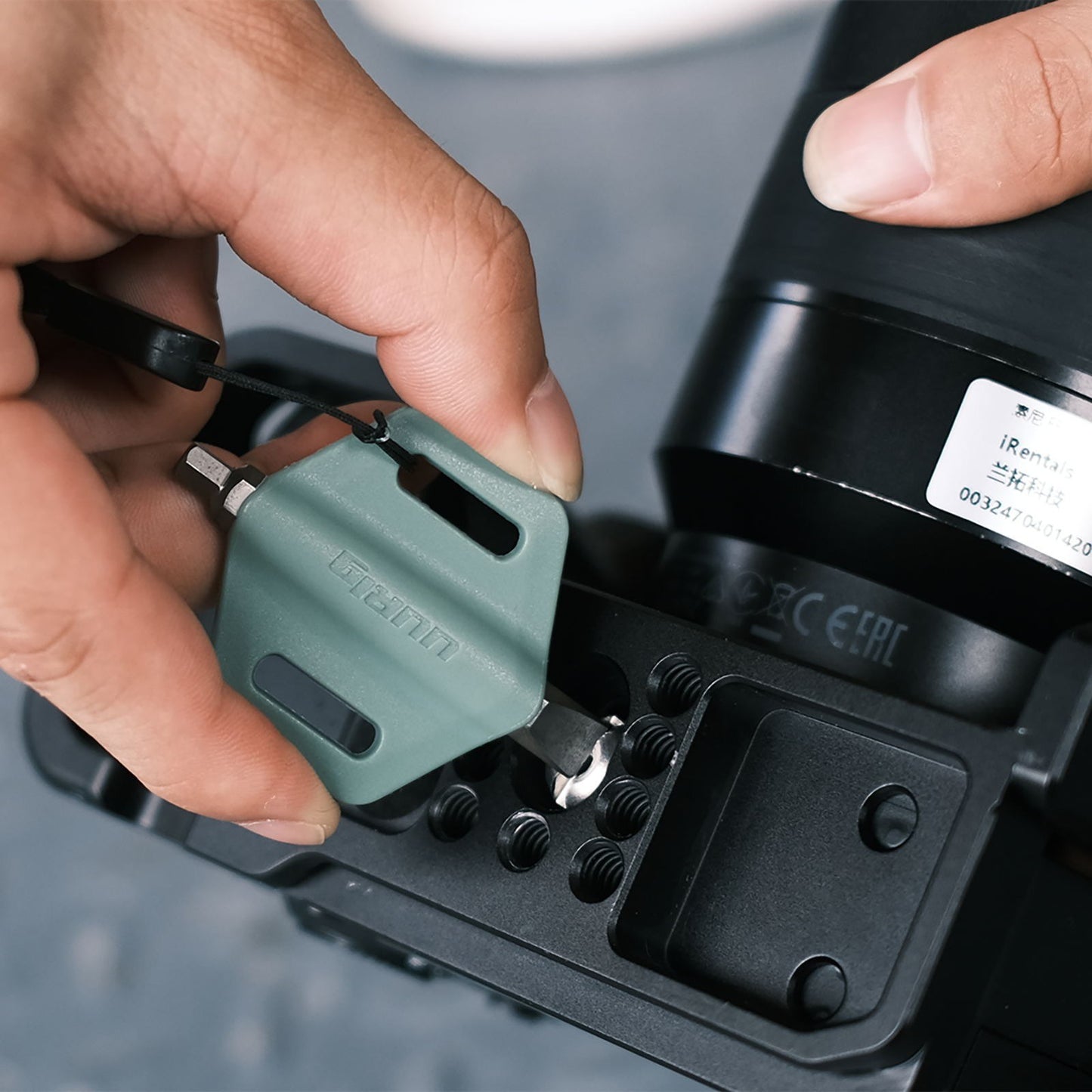 Uniqkart 2-in-1 Mini Screwdriver Dual Heads Straight Hexagonal Screw-Driver Portable Photography Accessory - Army Green