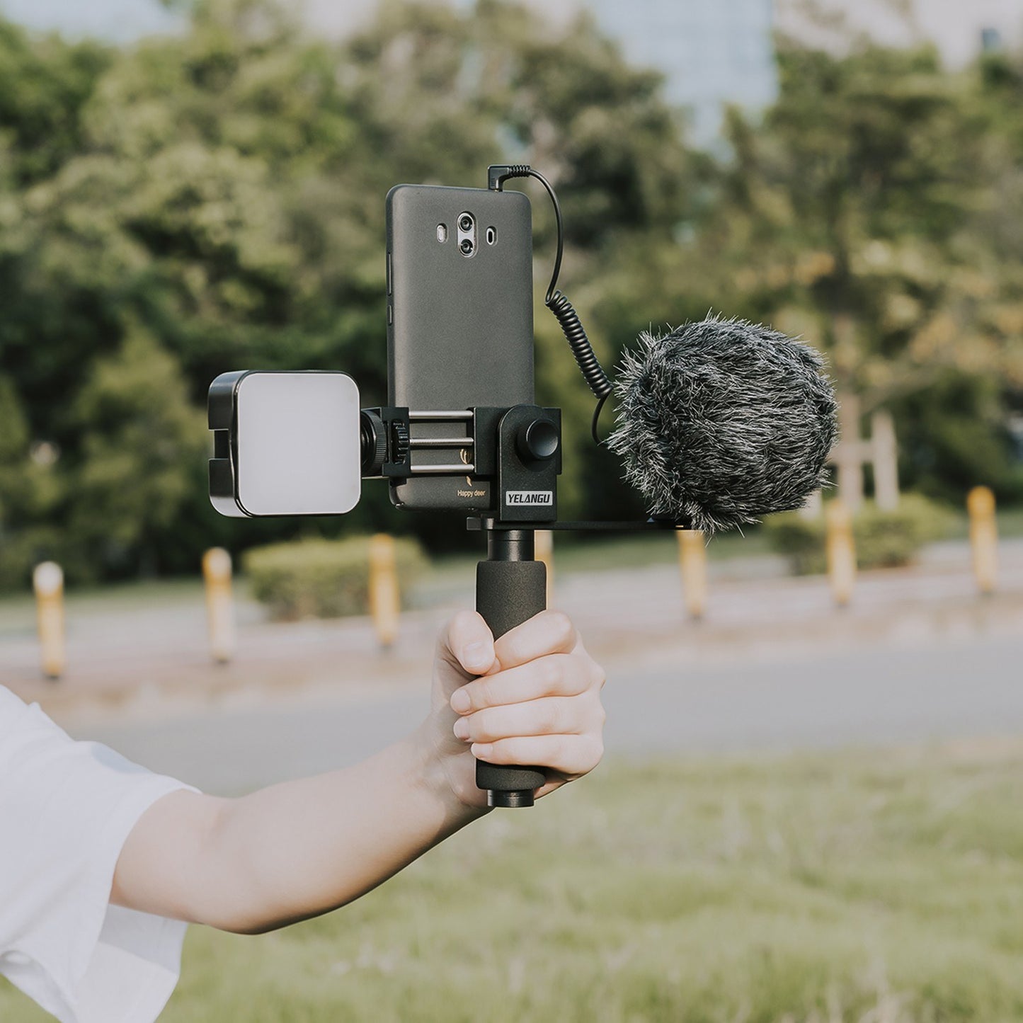 YELANGU Smartphone Hand Grip Stabilizer Handheld Vlogging Holder Mount 40mm-85mm Width with Microphone and Mini LED Light
