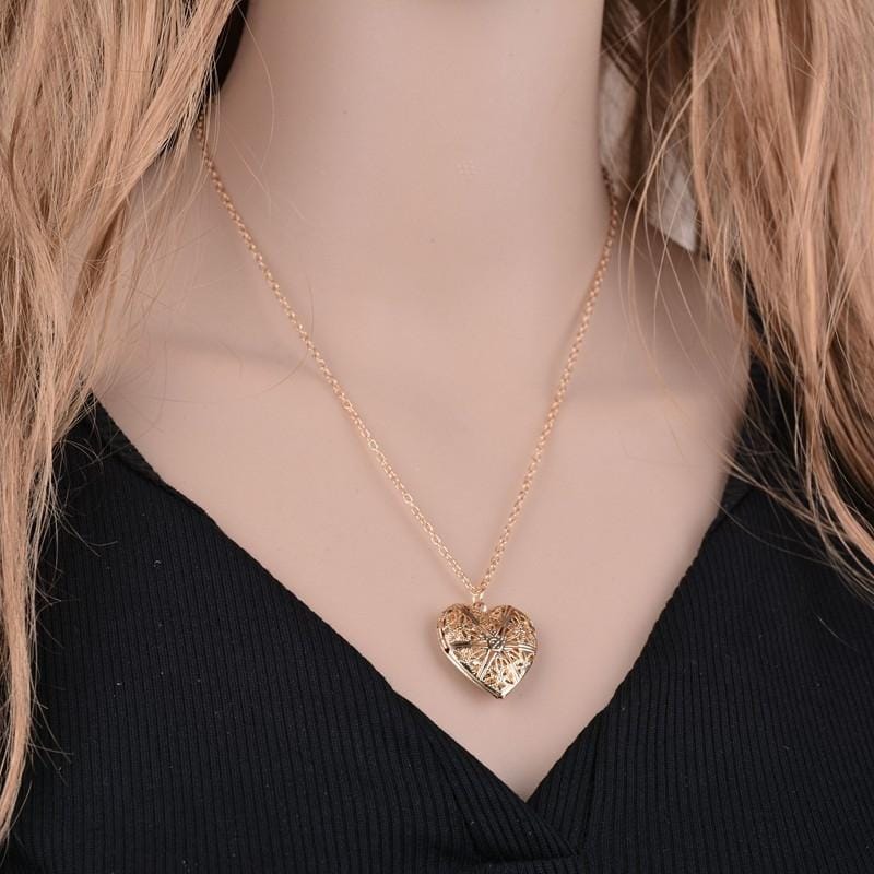 Hollow Heart Photo box Pendant Necklaces Fashion Jewelry Geometric Charm Necklace (Gold)
