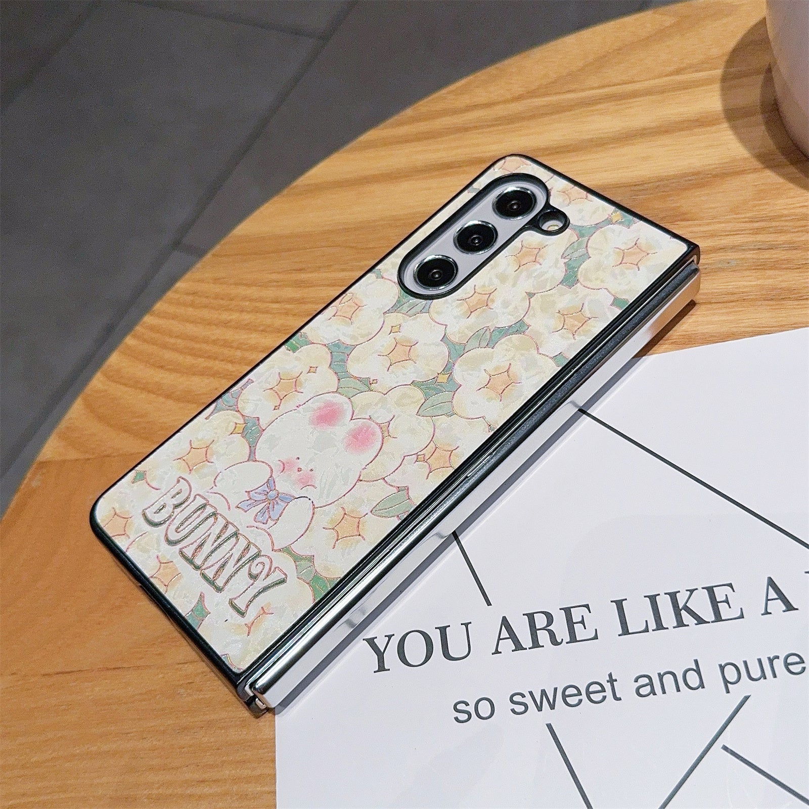For Samsung Galaxy Z Fold6 5G Case Lacquered Pattern PU Leather PC Phone Cover - Rabbit