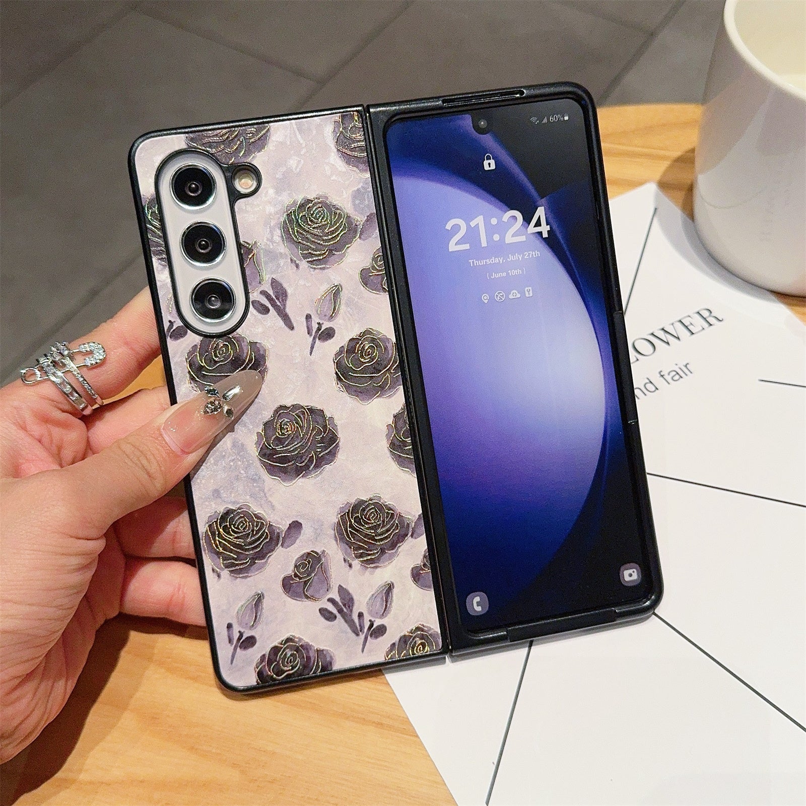 For Samsung Galaxy Z Fold6 5G Case Lacquered Pattern PU Leather PC Phone Cover - Retro Black Flowers