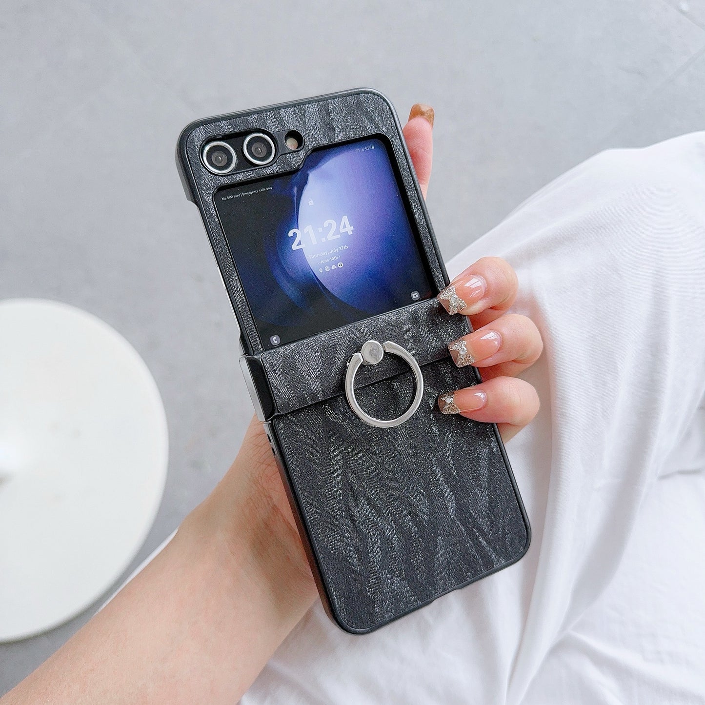 For Samsung Galaxy Z Flip6 5G Feather Pattern PU Leather Coated PC Phone Cover with Ring Kickstand - Black