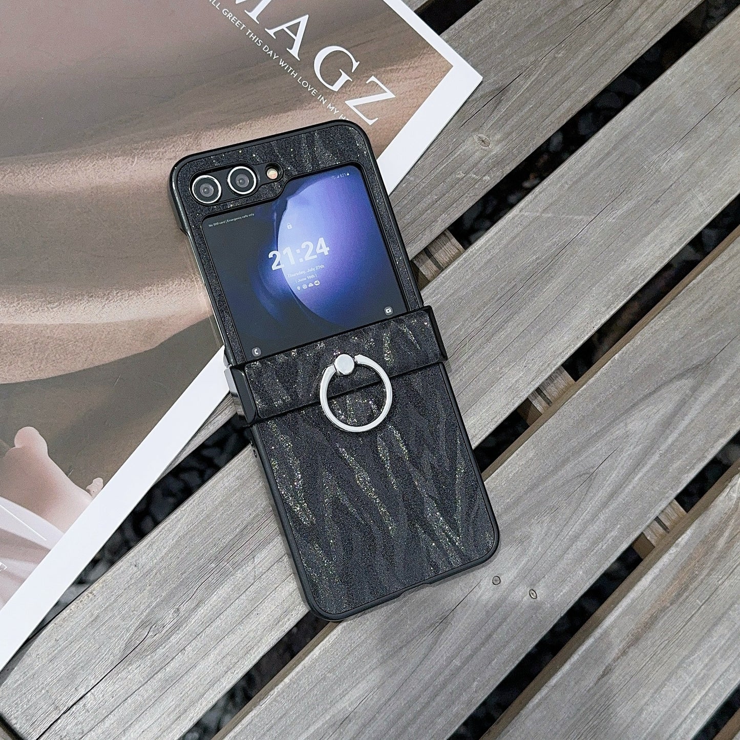 For Samsung Galaxy Z Flip6 5G Feather Pattern PU Leather Coated PC Phone Cover with Ring Kickstand - Black