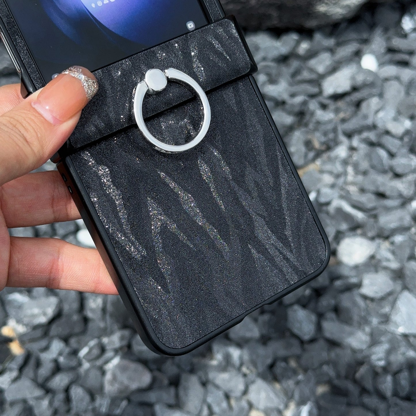For Samsung Galaxy Z Flip6 5G Feather Pattern PU Leather Coated PC Phone Cover with Ring Kickstand - Black