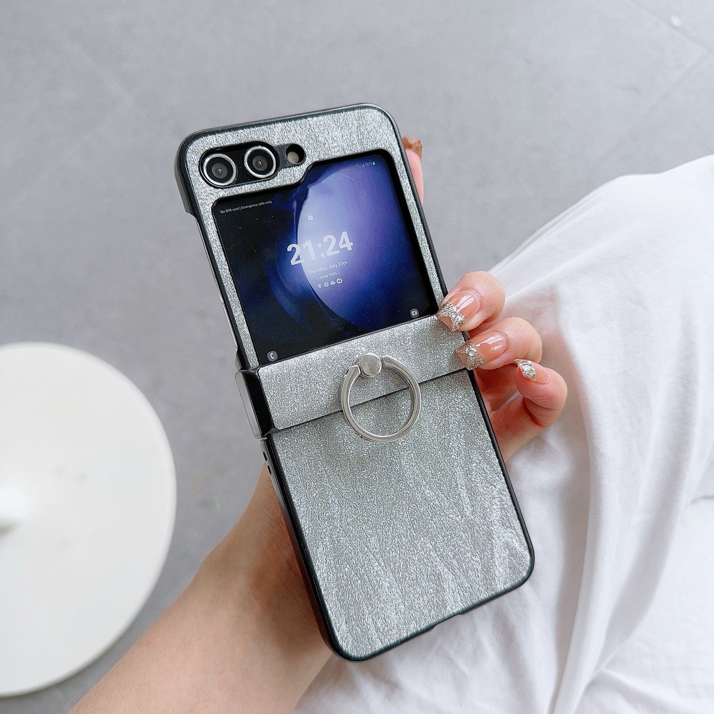 For Samsung Galaxy Z Flip6 5G Feather Pattern PU Leather Coated PC Phone Cover with Ring Kickstand - Silver