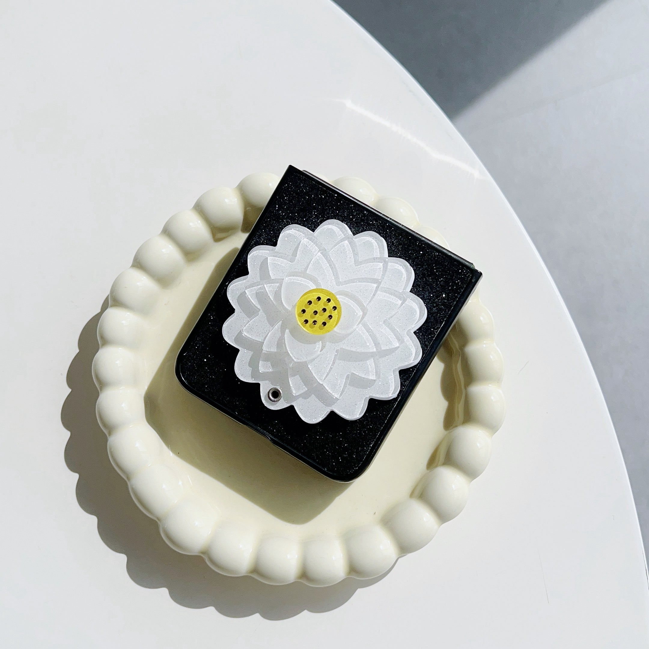 For Samsung Galaxy Z Flip6 5G Case Leather Coated PC 3D Flower Phone Cover Two-Piece Design - White Flower