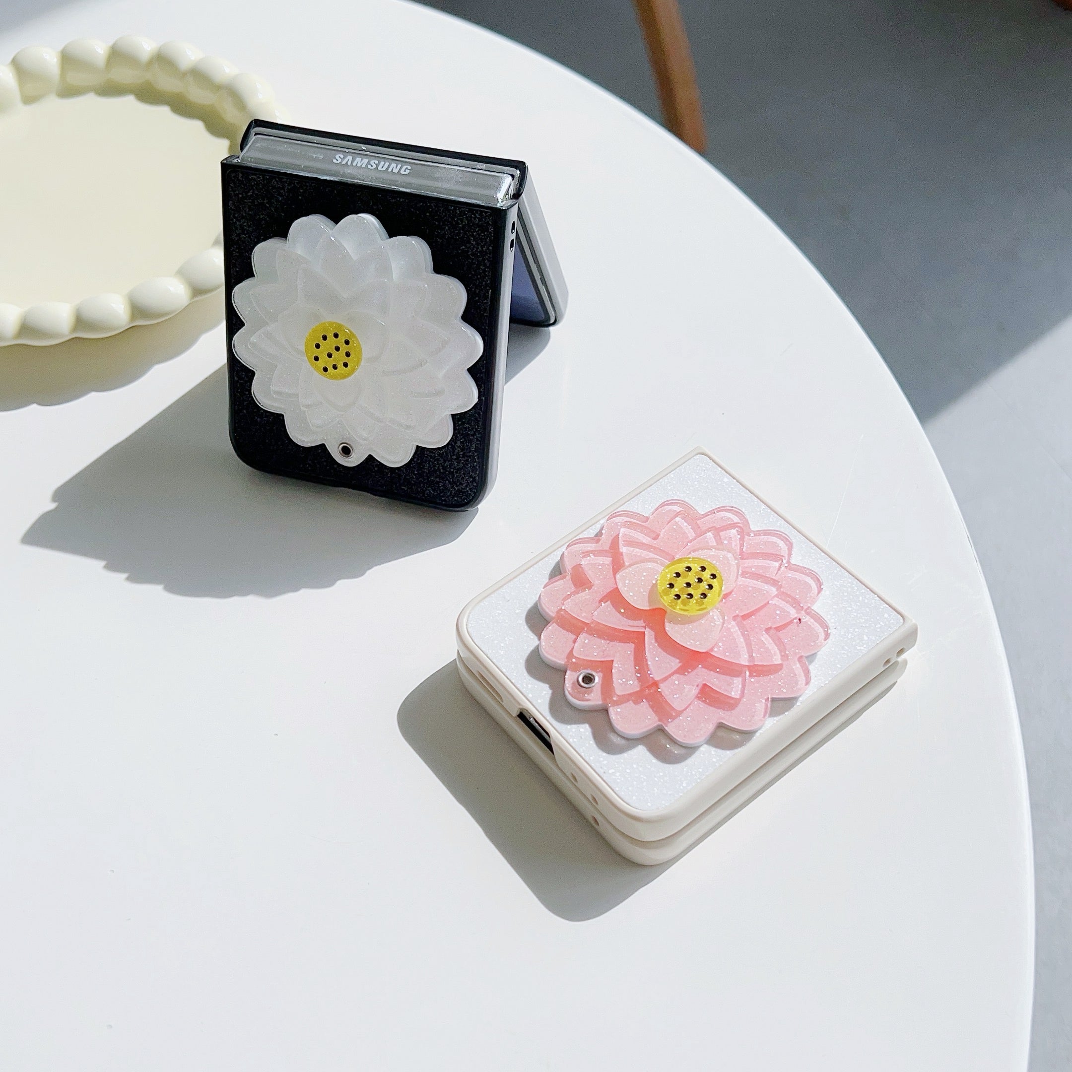 For Samsung Galaxy Z Flip6 5G Case Leather Coated PC 3D Flower Phone Cover Two-Piece Design - White Flower